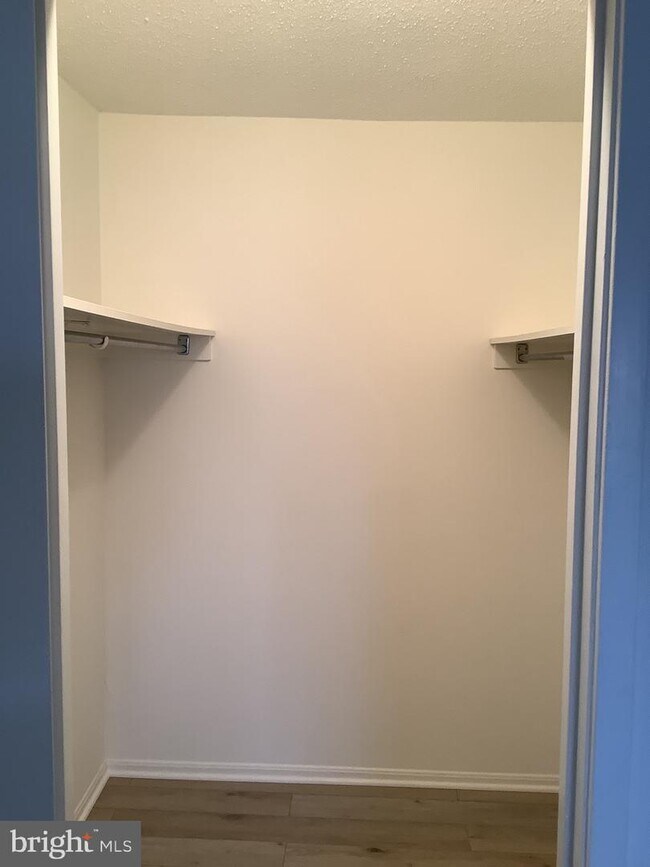 Building Photo - 5901 Mt Eagle Dr