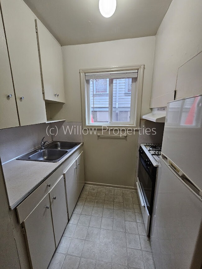 Building Photo - Quaint One Bedroom in North Tacoma