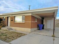Building Photo - 3 Bed 1 Bath Duplex