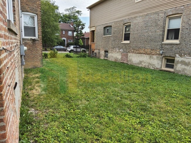 Building Photo - 9318 S Loomis St