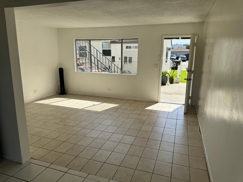 2 Bedroom/2 Bathroom - 4929 W 118th Plz