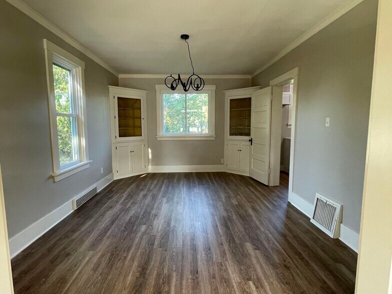 Dining Room - 215 Oak St