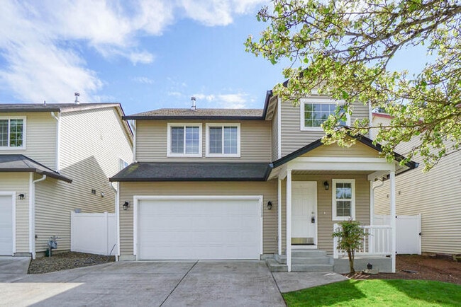 Building Photo - THREE BEDROOM WITH FENCED YARD