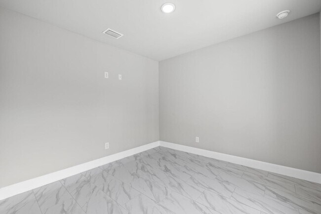 Building Photo - 2213 Kenneth Ave S