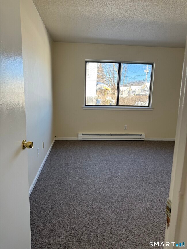 Building Photo - 343 King Street