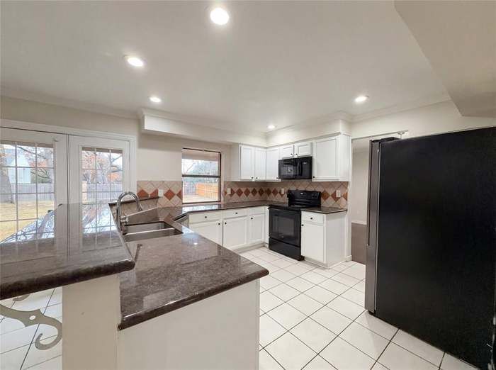 Building Photo - 1951 Pin Oak Dr