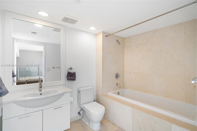 Building Photo - 495 Brickell Ave