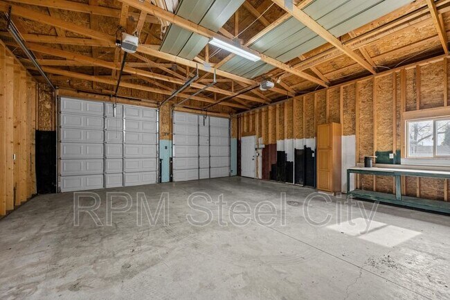 Building Photo - 903 W 15th St