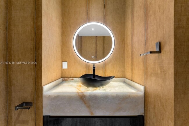 Building Photo - 900 Biscayne Blvd