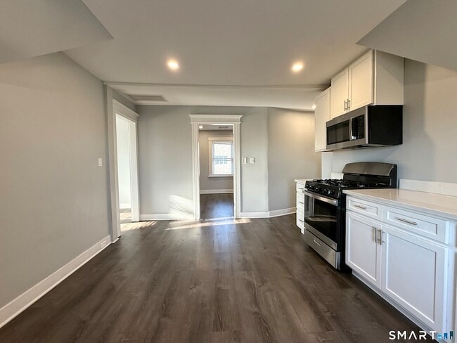 Building Photo - 7 Burritt Ave