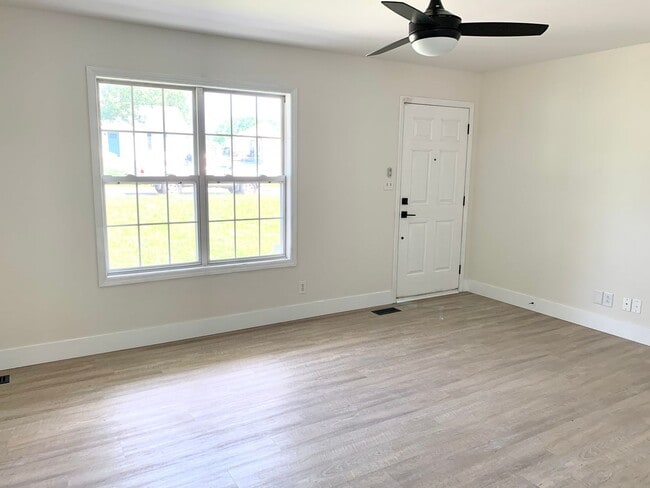 Building Photo - 157 Monarch Ln