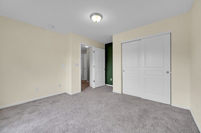 Building Photo - $2,695.00, 3 bed, 2.5 bath located in Denver.