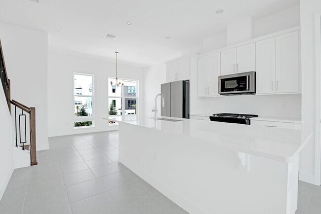 Building Photo - Brand New Luxury Town Home
