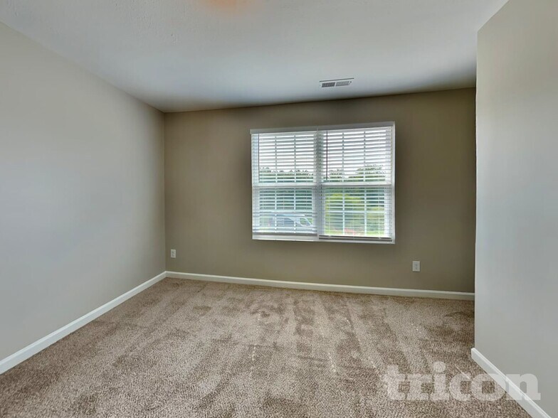 Building Photo - 312 Sequoia Dr