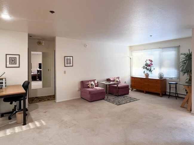 Building Photo - 315 E 12th Ave