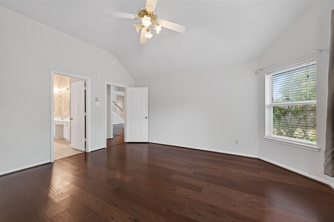 Building Photo - 3127 Edgewood Dr