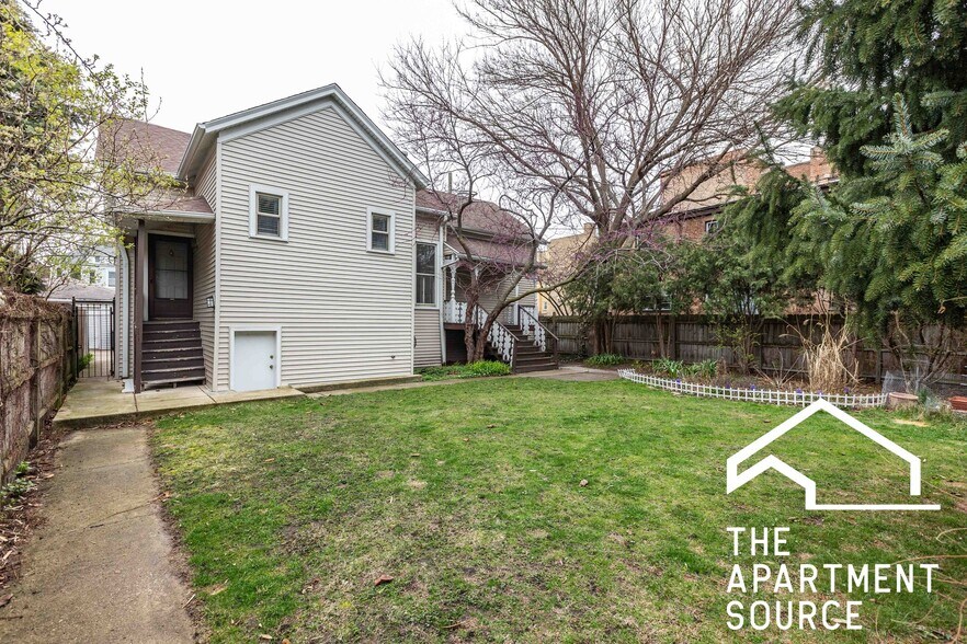 Building Photo - 4410 N Greenview Ave