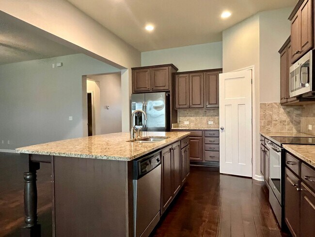 Building Photo - Deer Creek - 4BR/ 2 story/ 2500+SQFT