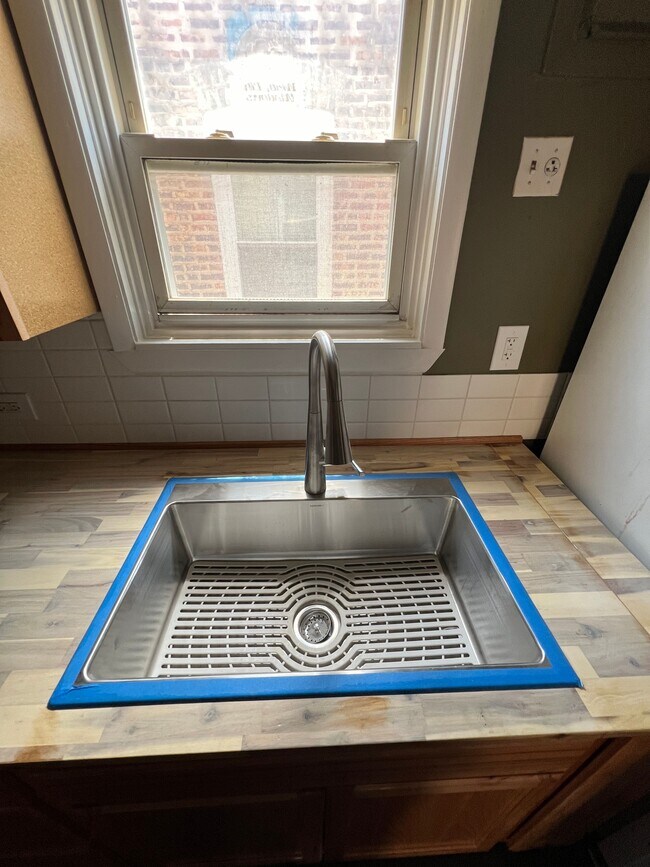 Building Photo - 1114 S Monitor Ave