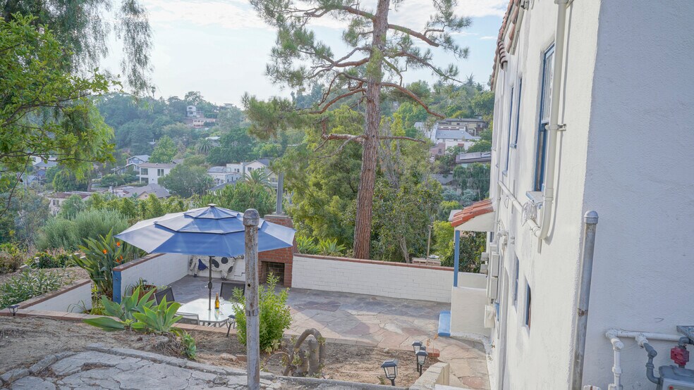 Building Photo - 1560 Cerro Gordo St