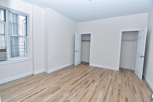 Building Photo - 860 W 181st St