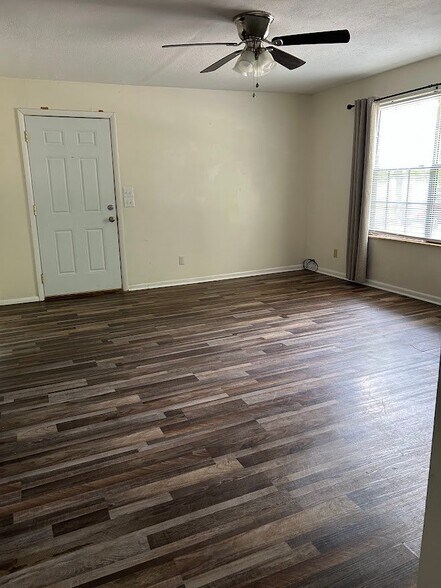 Building Photo - 184 Oak Hill Ln