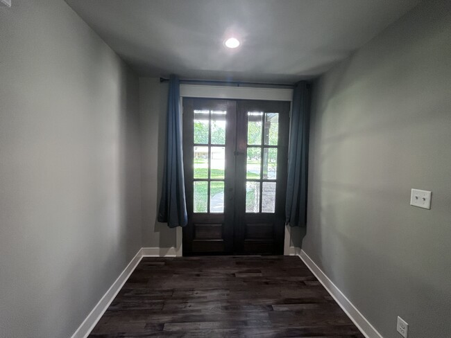 Building Photo - 206 Bridgewood Dr
