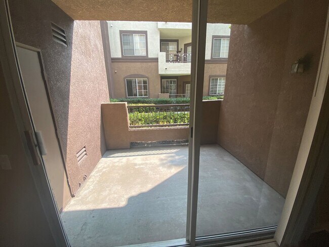 Building Photo - r0299