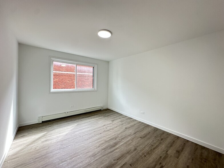 Building Photo - 7621 N Sheridan Rd