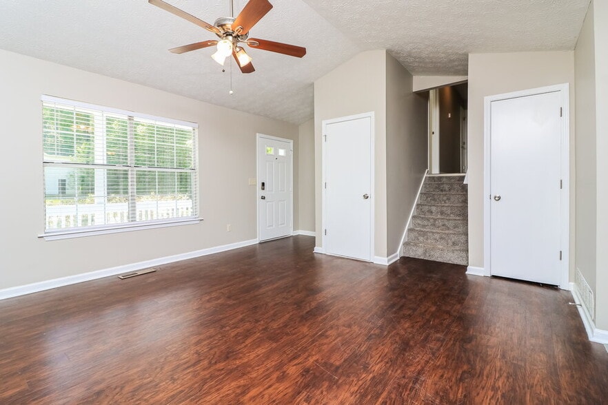 Building Photo - 3884 Welham Green Ct