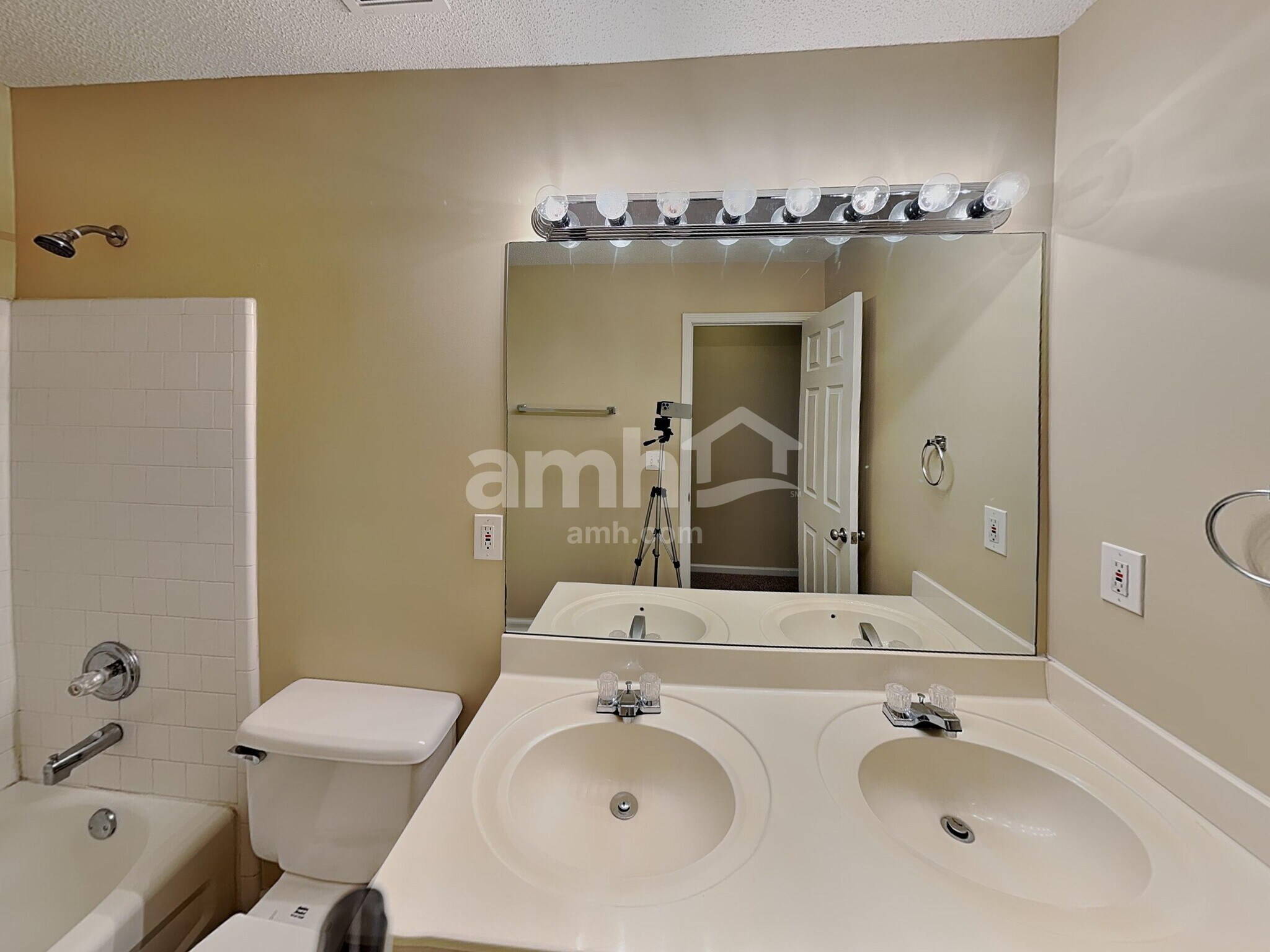 Building Photo - 2523 Davenham Ln