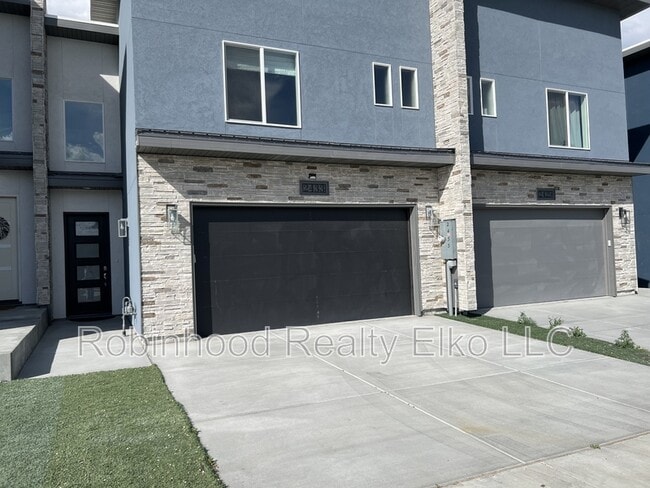 Building Photo - 2433 5th St