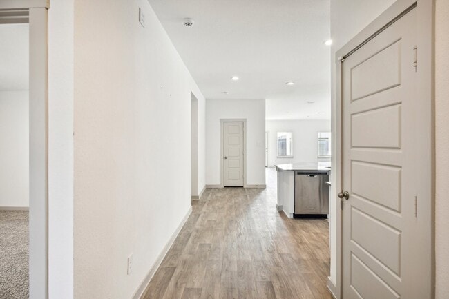 Building Photo - 8011 House bank Ln