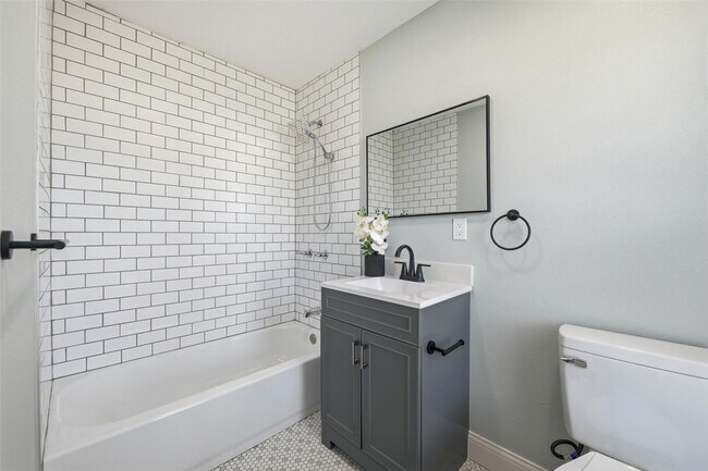 Building Photo - 4324 Crenshaw Ave