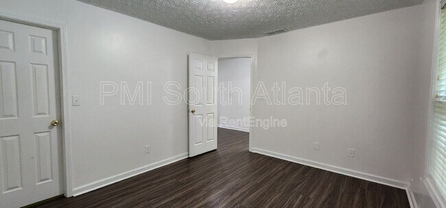 Building Photo - 588 Hunnicutt Rd SE