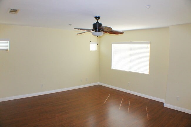 Building Photo - Roomy Palacio Del Oro North Townhome