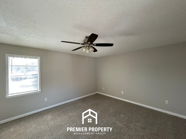 Building Photo - Spacious 3BR/2BA Home in Walls, MS | Brick Fireplace & Large Fenced Backyard