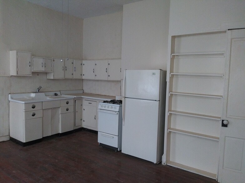 Building Photo - 2232 Ravine St