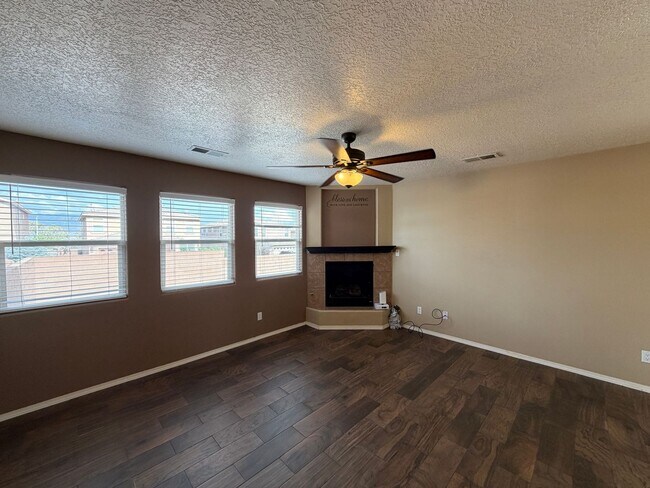 Building Photo - 4 Bedroom Home Available Near McMahon Blvd NW & Universe Blvd NW!