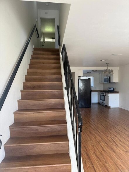 Building Photo - 5130 N River Rd