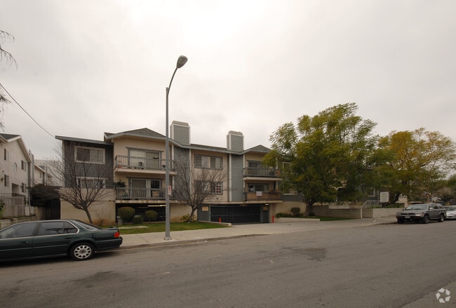 Building Photo - Woodridge Villas