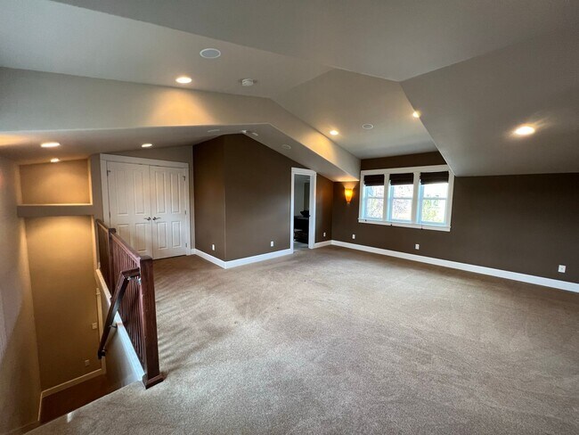 Building Photo - Spacious home with a large bonus room!  We...