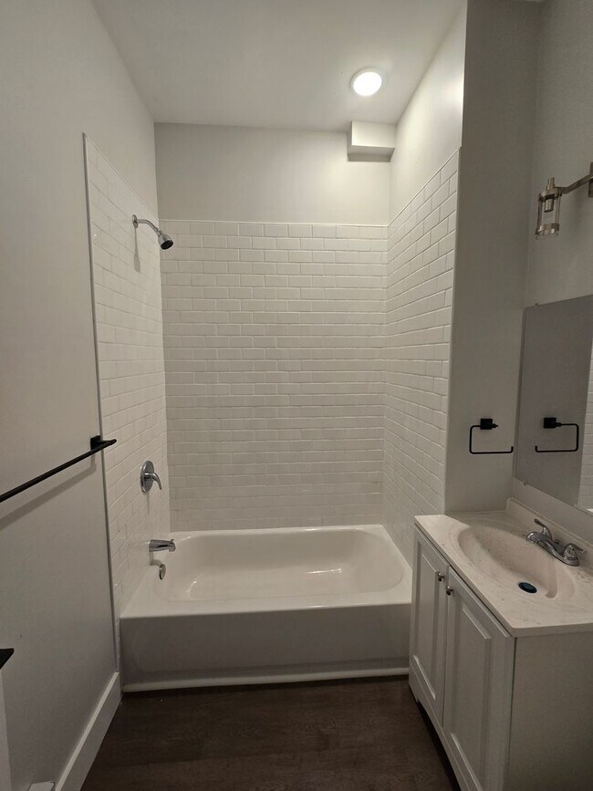 Building Photo - 1321 W Wingohocking St