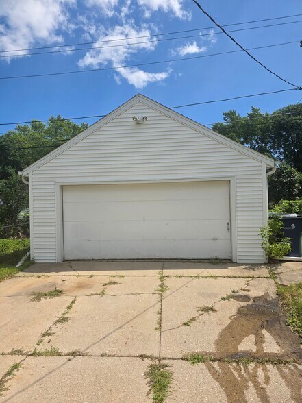 Building Photo - 5418 N 53rd St
