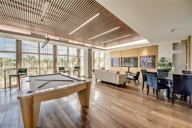 Building Photo - 3000 Oasis Grand Blvd