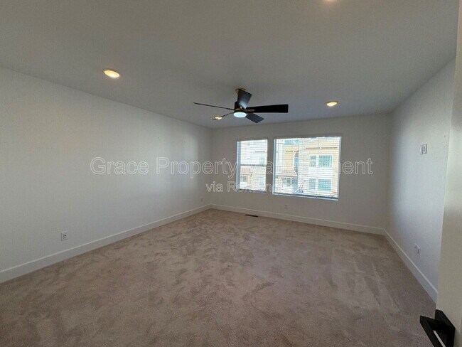 Building Photo - 2657 W 68th Pl