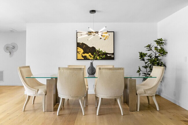 Building Photo - 2862 NE 35th Ct