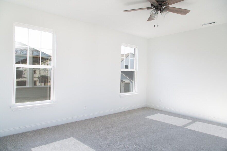 Building Photo - 14275 Larson Dr