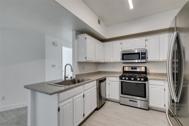 Building Photo - 5655 E Sahara Ave