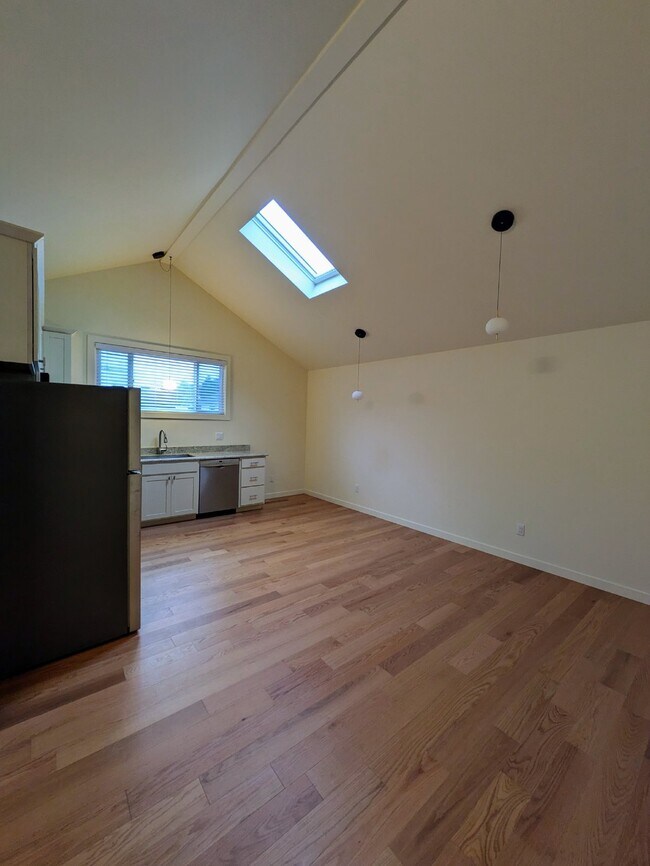 Building Photo - Your Solar Mediterranean-Modern Oasis Awaits